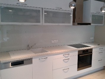 Egyedi színre festett üveg, színes üveg, konyha hátfal üveg ... Konyha fal