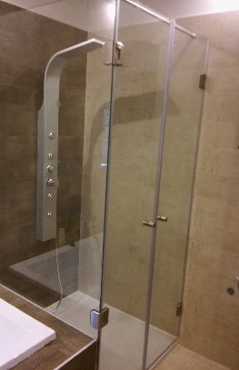 Épített zuhanykabin